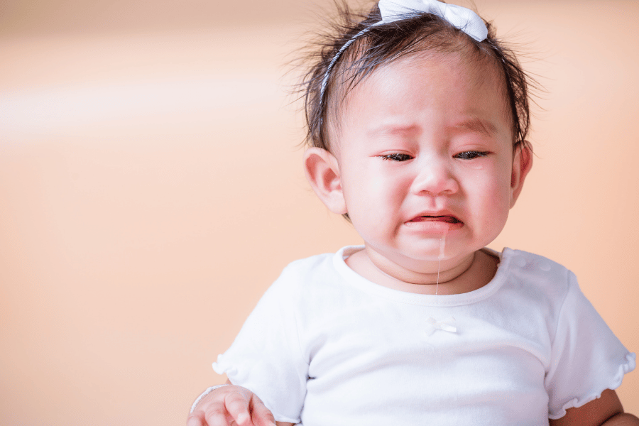哭泣中的宝宝——宝宝为什么一直哭？哭其实不是问题的开始，而是「之前的信号没被听见」的结果